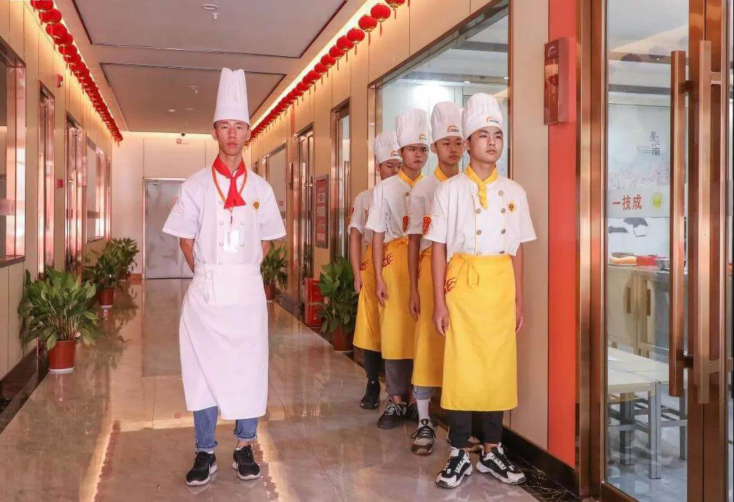为什么一提起在山东学厨师，首先想到的是我们？