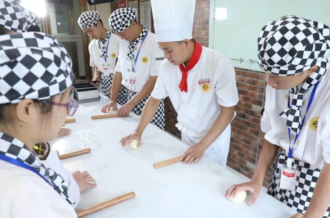 为什么一提起在山东学厨师，首先想到的是我们？