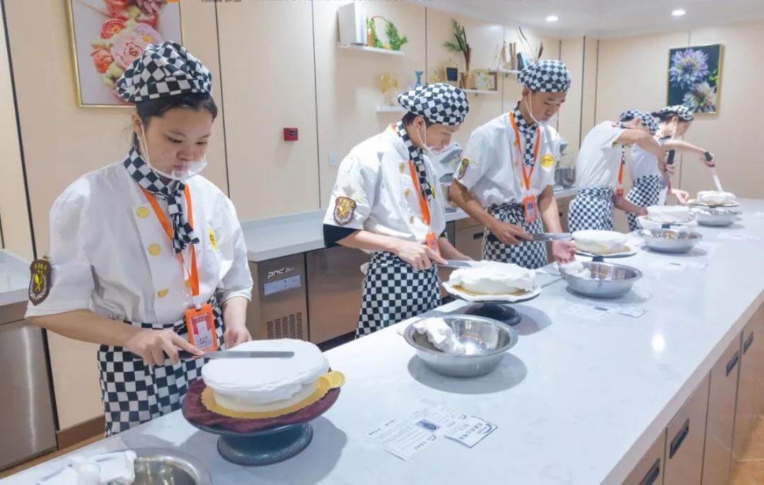 为什么一提起在山东学厨师，首先想到的是我们？